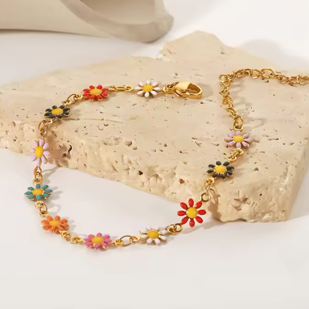 ◾️18K Gold Plated Multi Color Small Daisy Bracelet